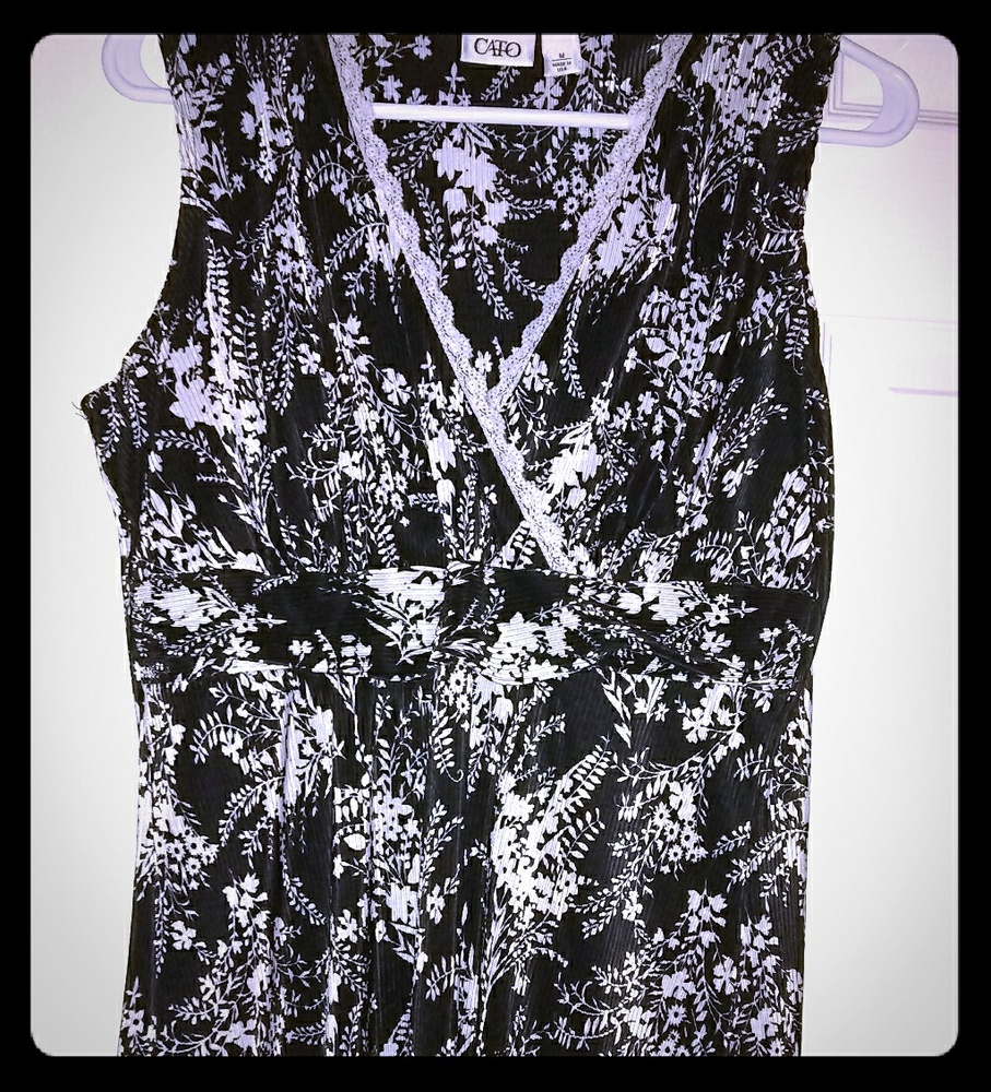 **SOLD**3/$10💥Cato Shirt😍